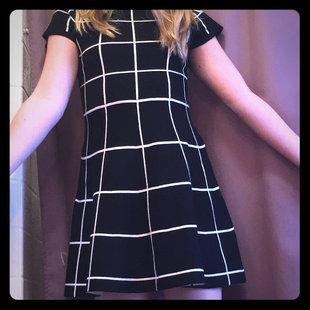 BLACK AND WHITE DRESS.